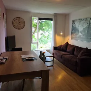 Homestay Johan's B&b, Dakterras & Goedkoop Parkeren - Sinds 2014
